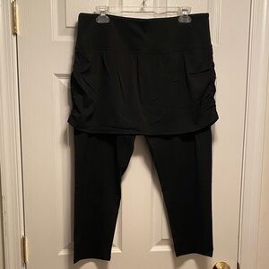 Black 2 in 1 Skirted Capris…size XXL